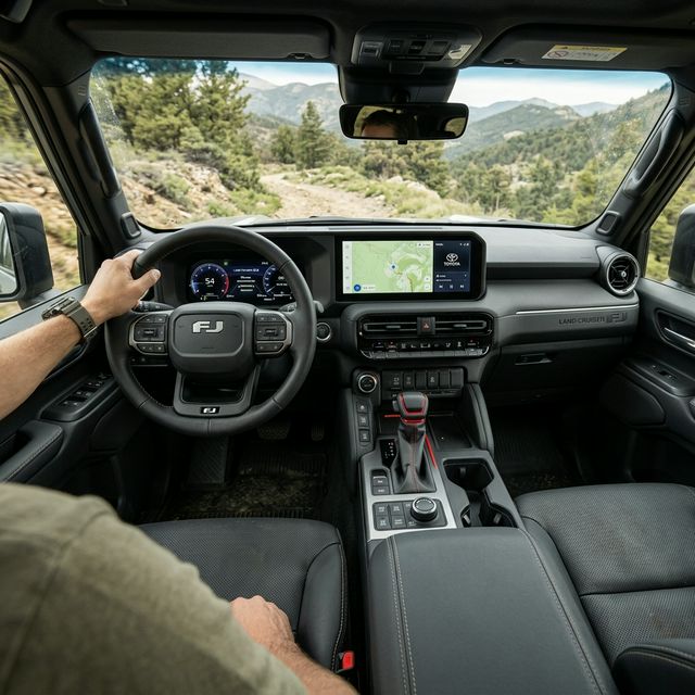 新型ランドクルーザーFJのインテリア予想CG